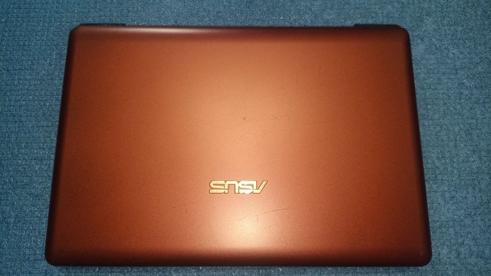 Раритетний компактний нетбук Asus Eee PC