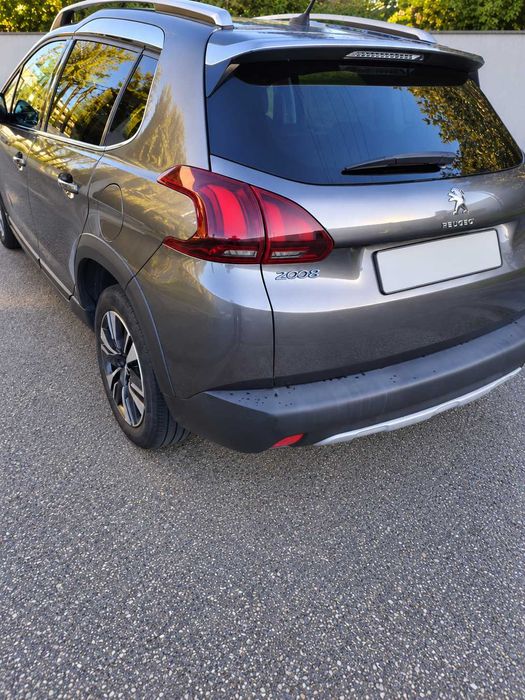 Peugeot 2008 1.6 BlueHDi Automático Allure