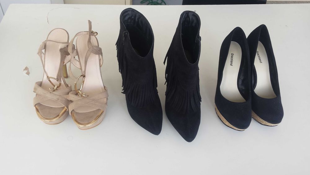 3 pares de sapatos n 38 e 39.