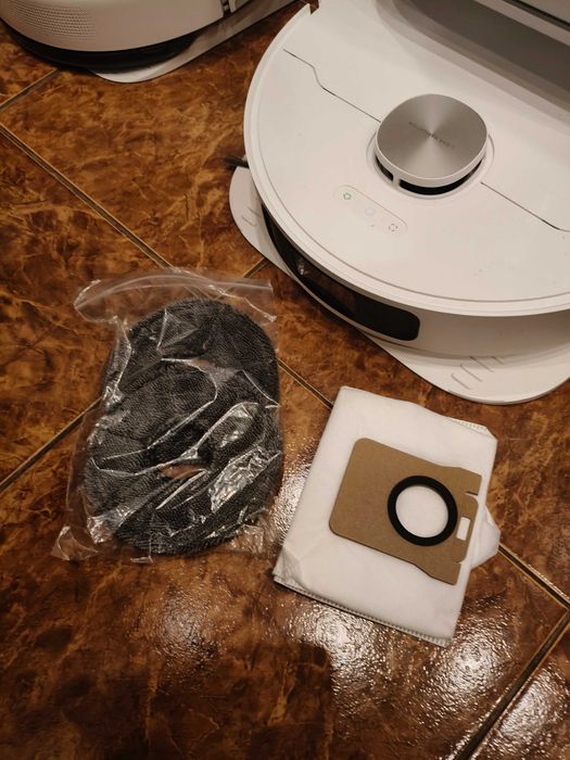Robot sprzątający Dreame l10 z stacją samoczyszczenia