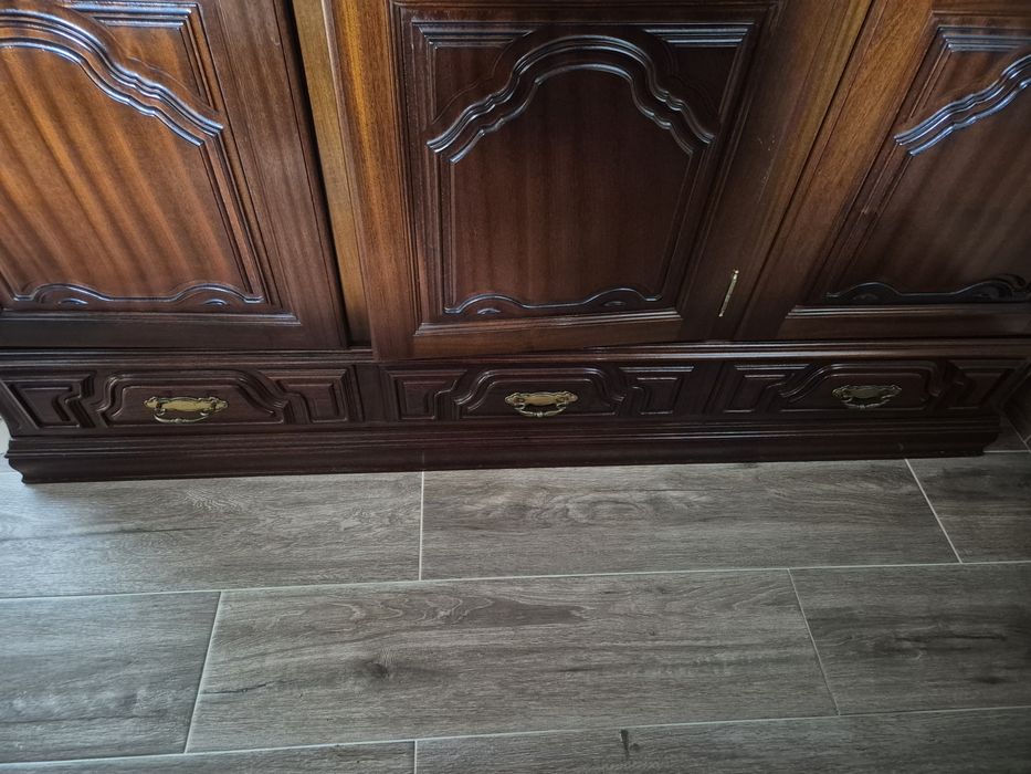 Roupeiro três portas