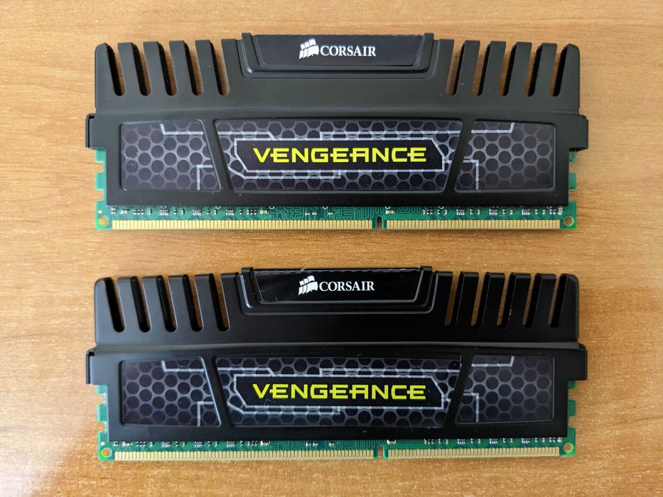 Оперативная память Corsair Vengeance DDR3-1600 PC3-12800 8GB (CMZ8GX3M2A1600C8) 2x4GB