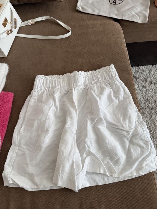 Шорти лляні фірми H&M