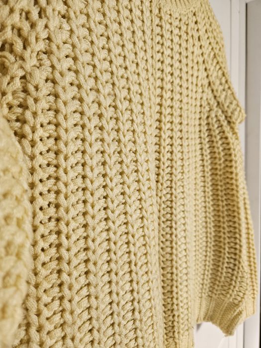 Pastelowy żółty sweter Reserved