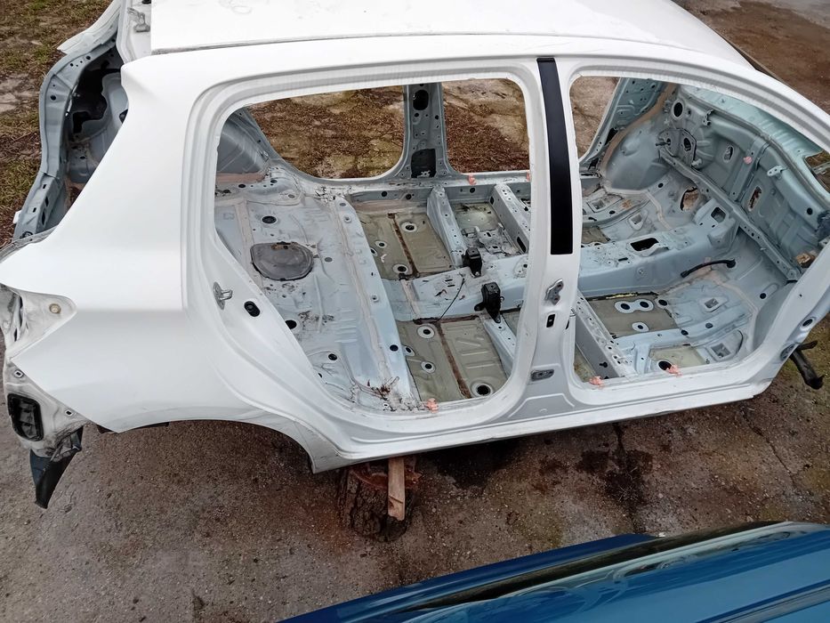 Błotnik Prawy Ramka Toyota Yaris III 11 / 20 r