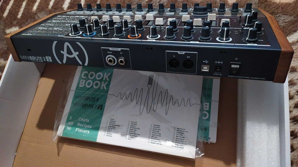 Arturia Minibrute 2S  - analog synth / drum machine