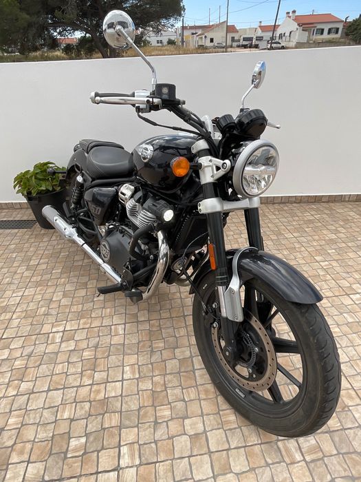 Royal Enfield Super Meteor 650