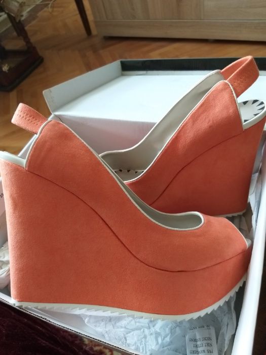 Босоножки на платформе