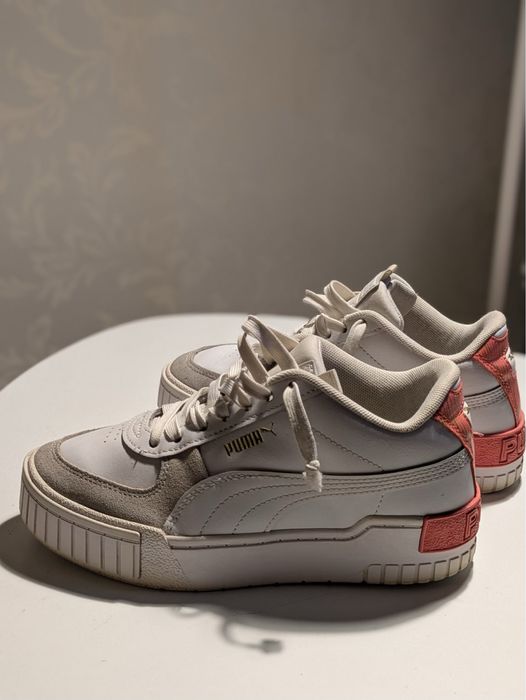 Кроссовки женские