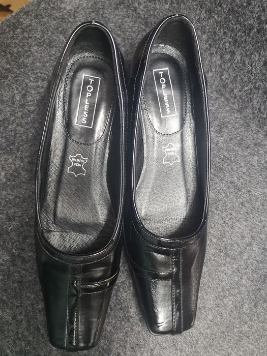 Sapatos pretos de senhora nr. 38