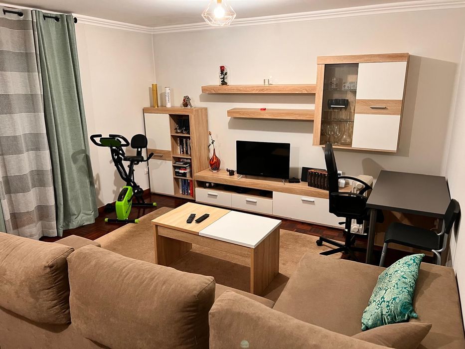 Sofá com arrumação