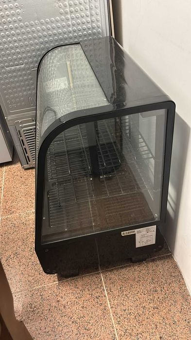 Vitrine Frigorífica Seminova – 1 Ano de Uso!