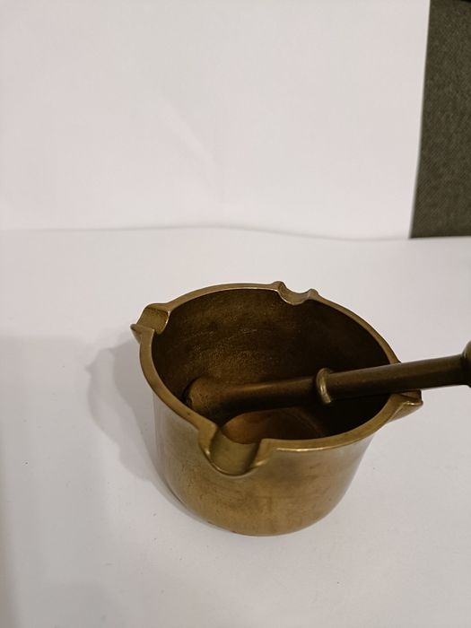 Mosiężny moździerz