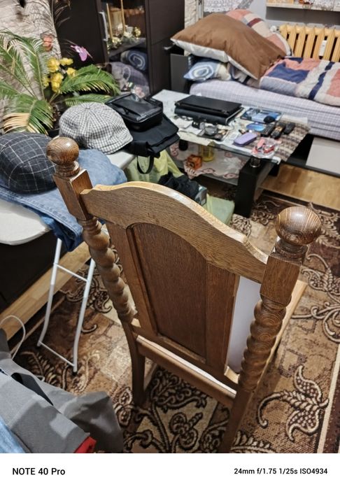 Krzesło dębowe rzeźbione