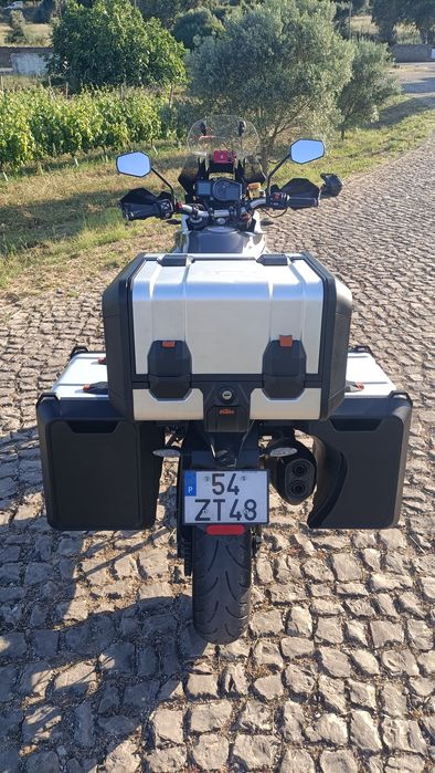 KTM 1190 Adventure 2015
Full extras
3 malas originais
Saco