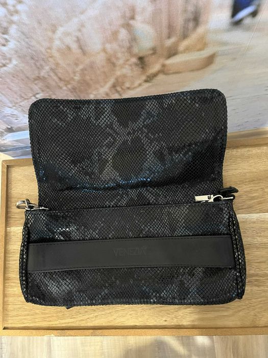 Nowa, skórzana , elegancka, torebka kopertówka Venezia, czarno-szara