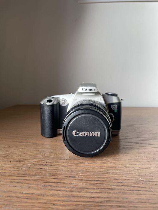 Analog Vintage Canon EOS 500N + Canon Zoom Lens EF 28-80 mm 1:3.5-5.6