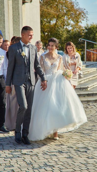 Весільна  сукня.