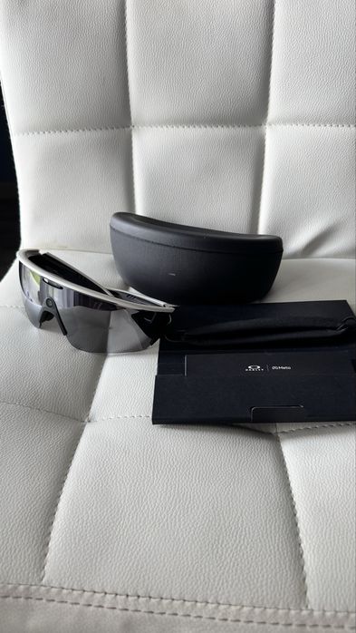 Sprzedam nowe oryginalne okulary Oakley Meta OW8001 Vanguard