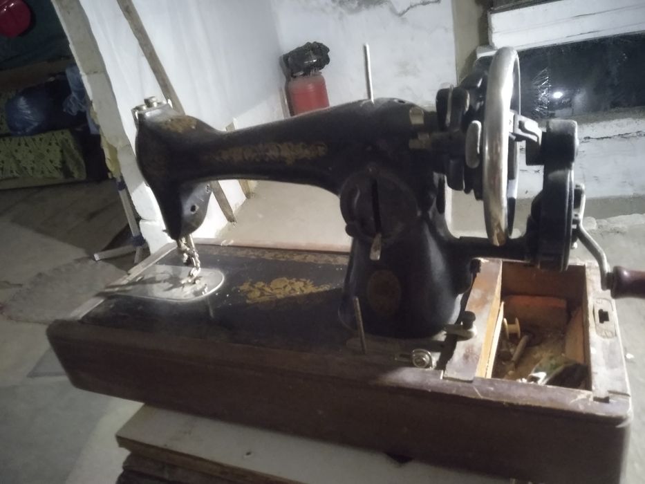 Продам Швейна машинка