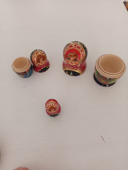Matrioskas em madeira pintadas a mao