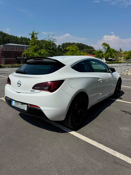 Opel Astra J GTC 1.7