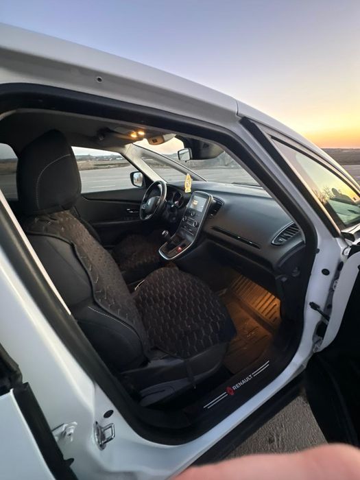 Продам автомобіль Рено сценік 4