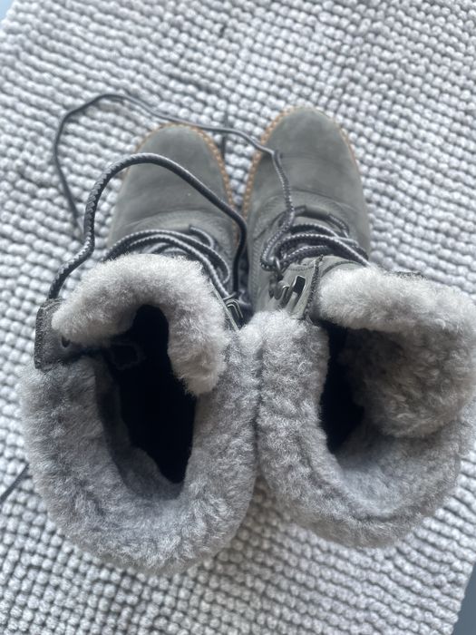 Bota Timberland cinzenta resistente a água