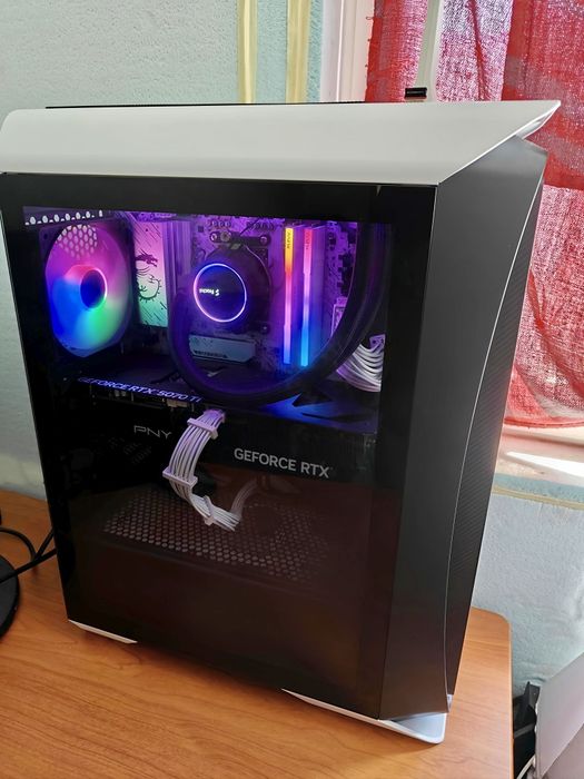 PC Gamer Premium - Ryzen 7 9700X | RTX 5070 Ti | 32GB DDR5 CL28 | B850M | ATX 3.1