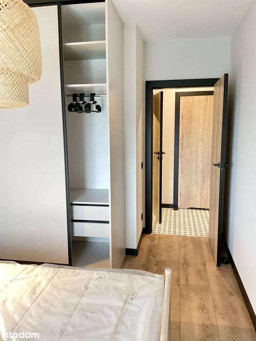 Apartament w Sercu Łodzi Otulony Zielenią – Osiedle 8 Dębów