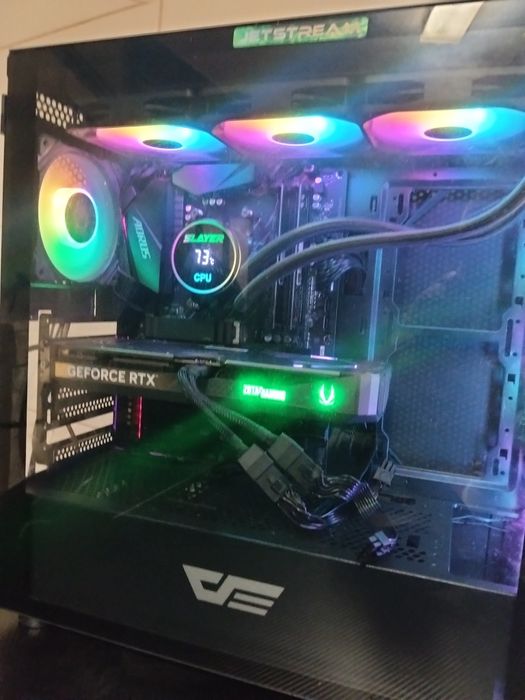 pc gaming - ryzen 7 5800X - RTX 5070