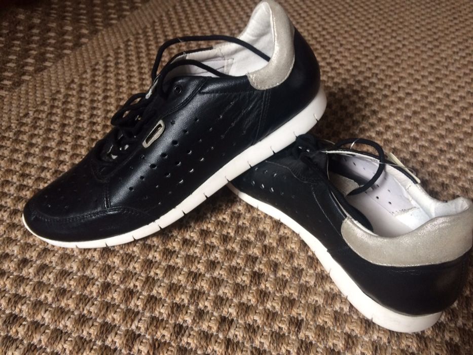 Продаю кожаные кроссовки Lasocki рр 41 , 27 см унисекс