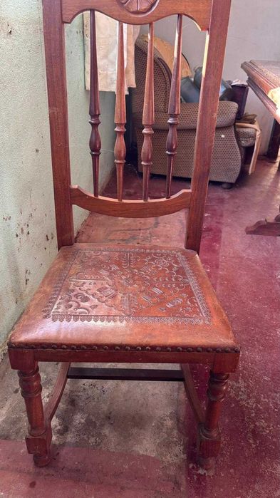 Mesas, cadeiras e sofas