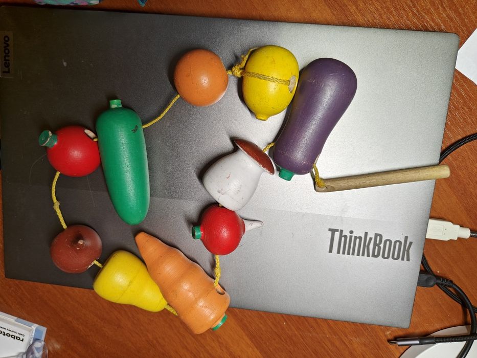 Дерев'яна шнурівка Komarovtoys фрукти овочі