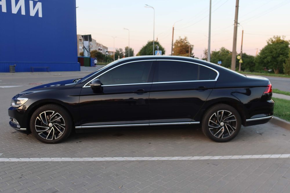 автомобіль passat b8 2017 р