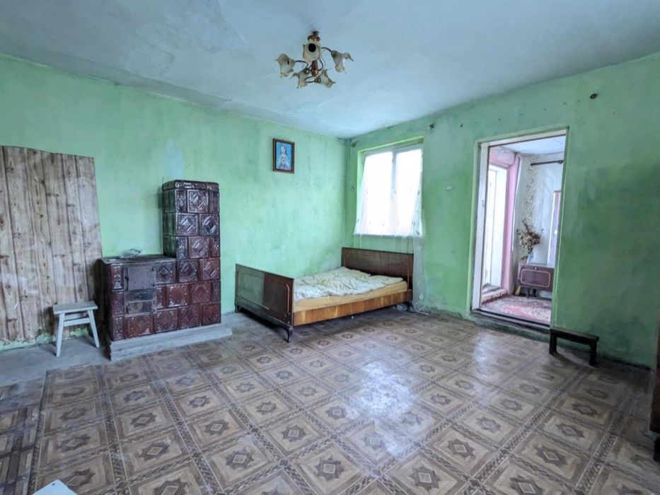 Продається  1 кімнатний  будинок і 14 сотих землі,село Задністрянське.