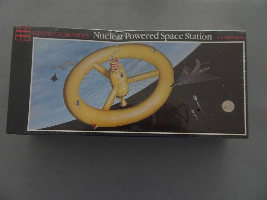 Kit Glencoe models nuclear powered space station 1/300
