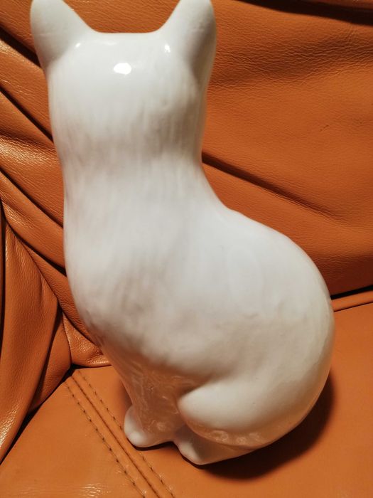 Ceramiczna figurka kota szklane zielone oczy