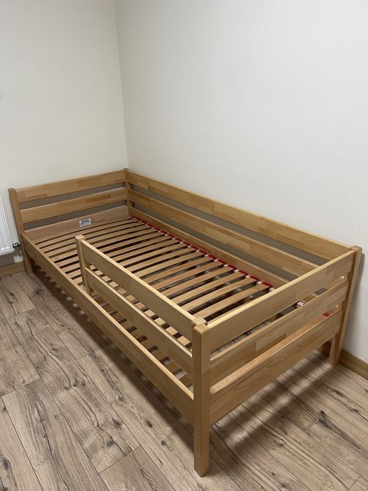 Кровать односпальная деревянная