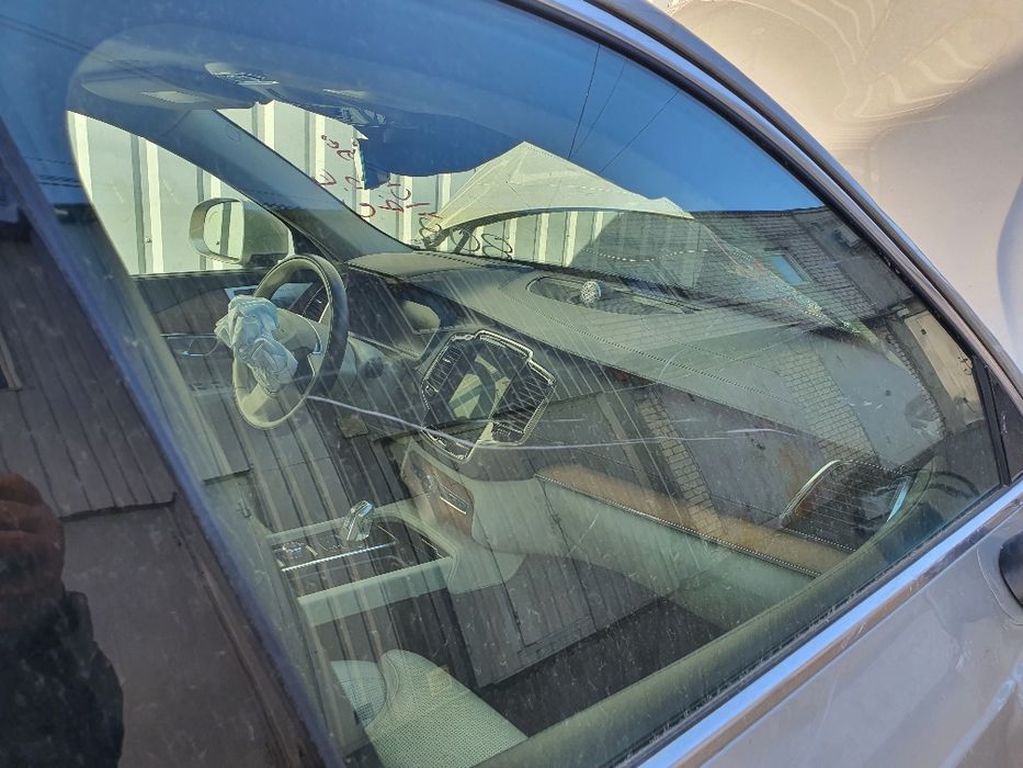 Стекло правой передней двери вольво хс90