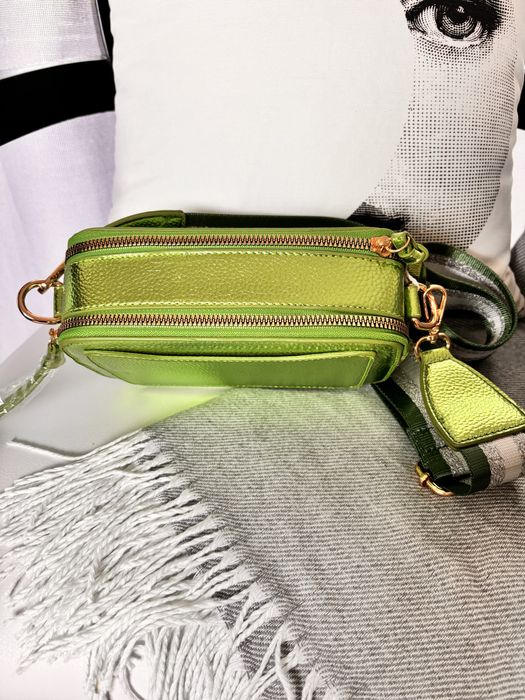 Mala verde metalizada com alca à tiracolo