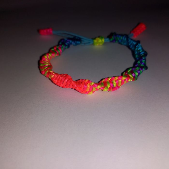 Плетені браслети