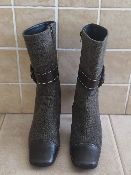 Botas em pele genuina e tecido