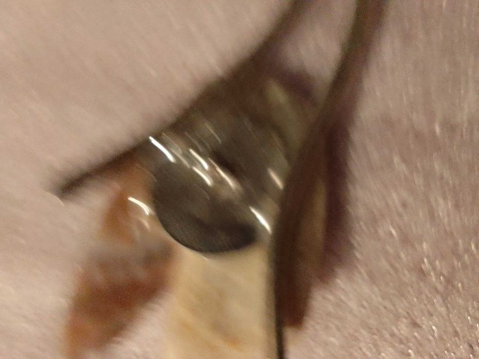 broszka  kolorze srebra z kamieniami //nowa//