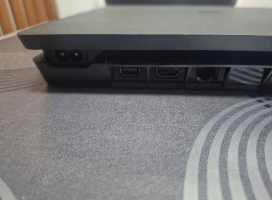 Pack PS4 500GB - Funcionamento Impecável (6 Jogos + 2 Comandos)