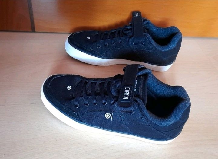 Ténis Circa SK8 preto e branco