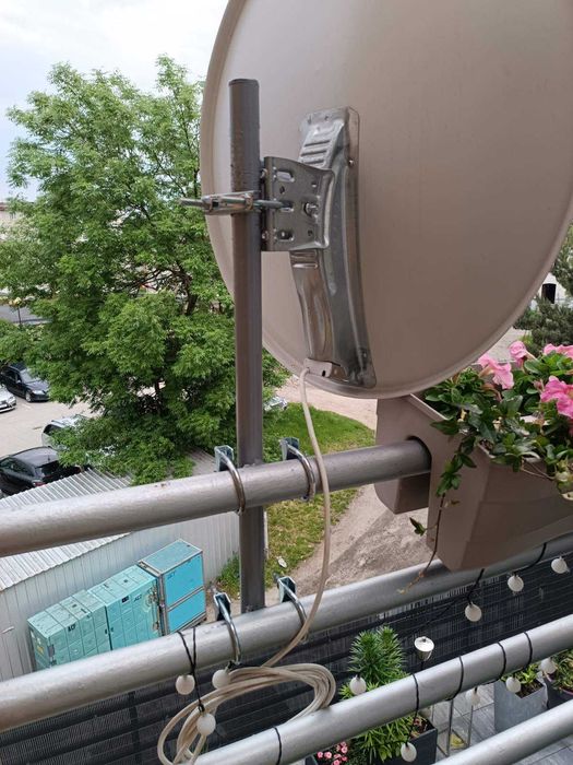 Antena satelitarna z konwerterem