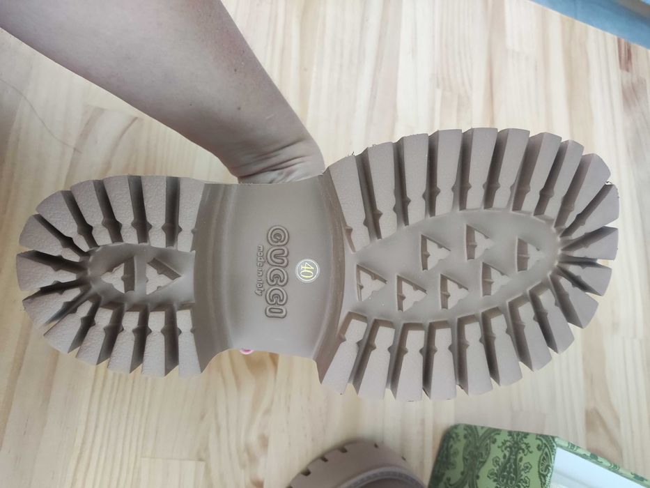 Gucci Buty, sandaly, Klapki