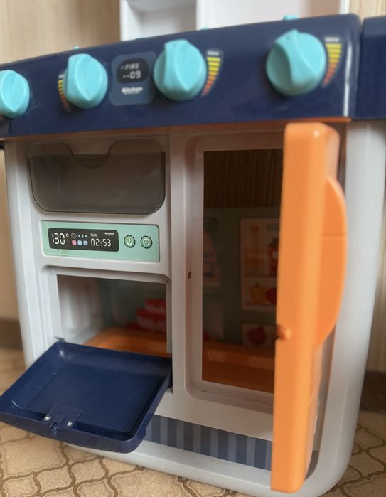 Кухня дитяча,світло,звук,тече вода