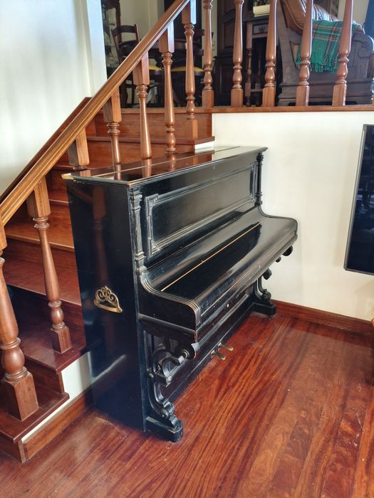Piano vertical Clássico